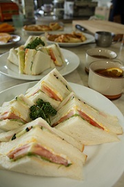 サンドイッチとオレンジティー