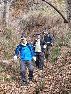 �\�������R