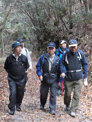 �\�������R