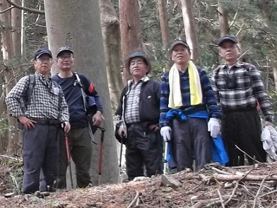 �\�������R