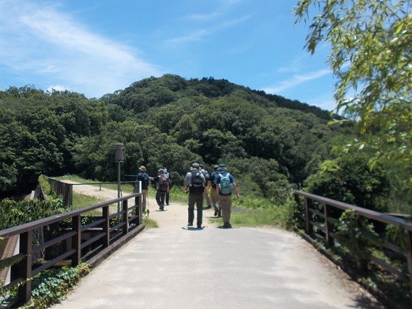 ���R����