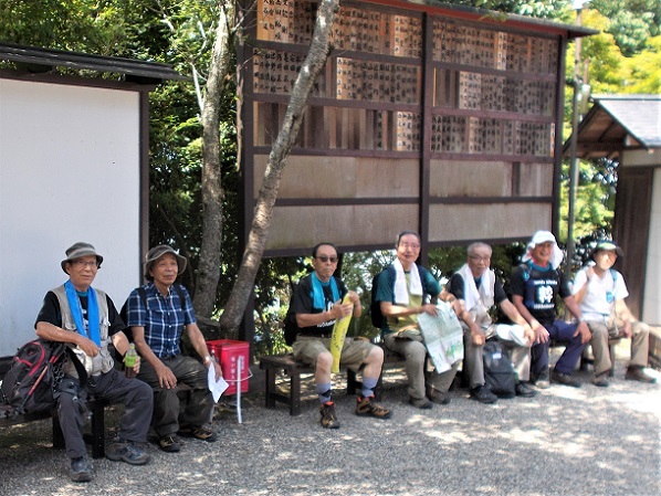 ���q�_��