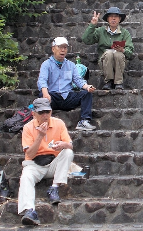 �������E�����E���H