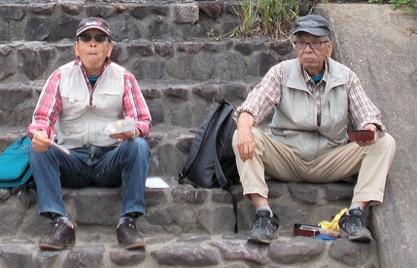 �������E�����E���H