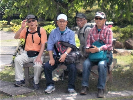 �������E�����������