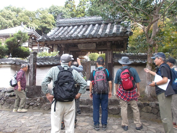 �R�̕ӂ̓��E���o��