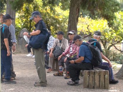 �R�̕ӂ̓��E�O���_��