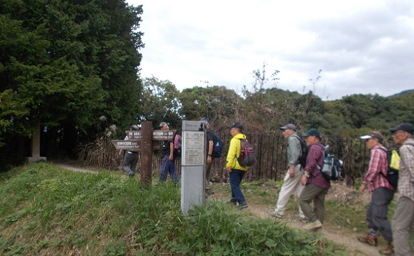 �R�̕ӂ̓��E���_�V�c��