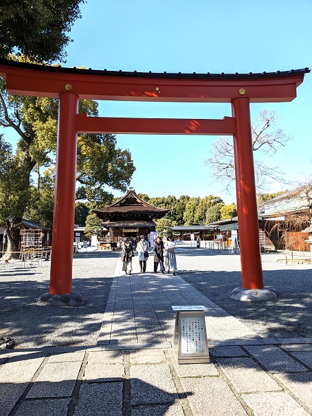 ���E���{����