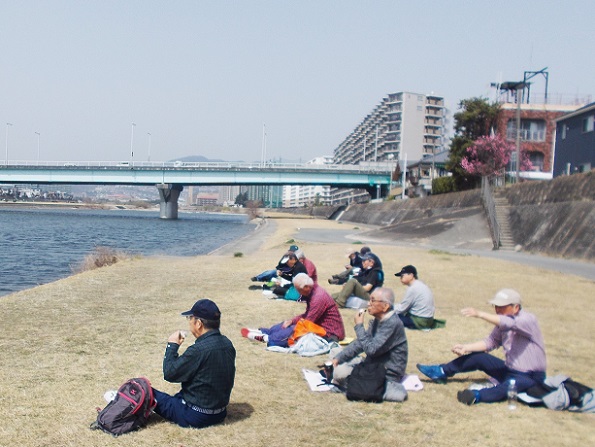 武庫川川沿い下り・昼食