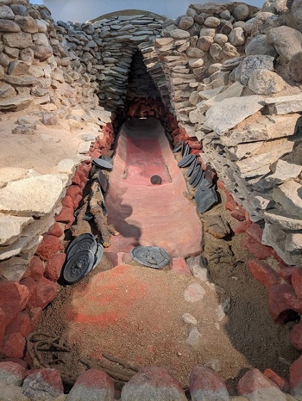 山の辺の道・黒塚古墳展示館・復元竪穴式石室柳本駅前