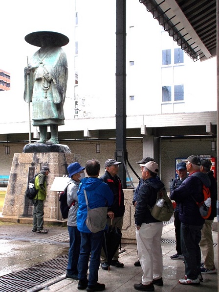 御堂筋ウォーク・北御堂・親鸞像