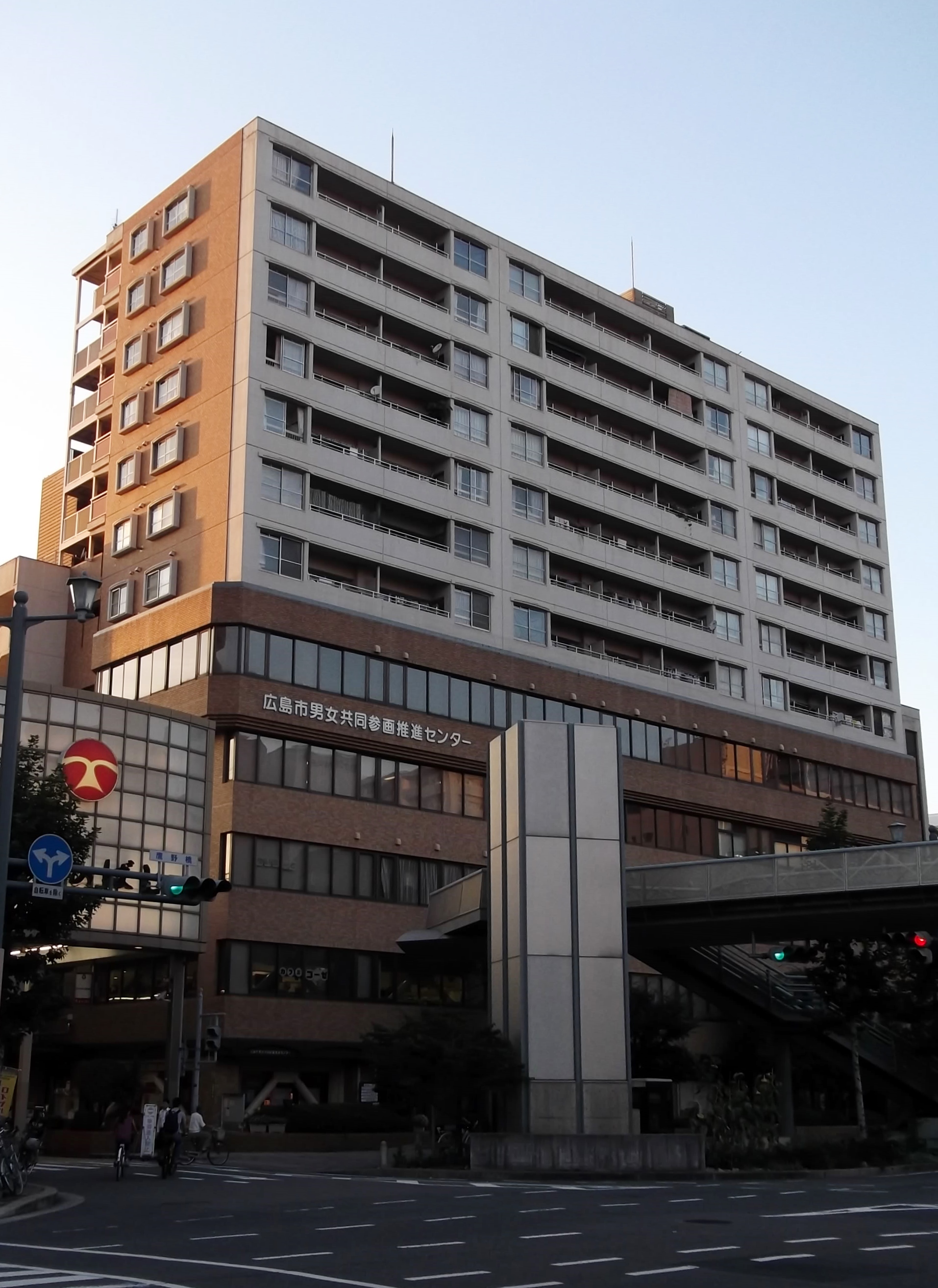 �v�d�v���U�i�L���s��������Z���^�[�j