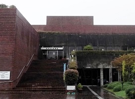 ���Ɍ����}����