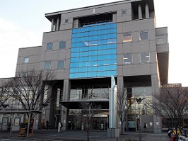 �͓�����s���s���𗬃Z���^�[