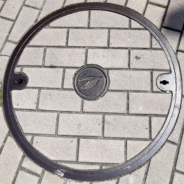 日本高速通信マンホール