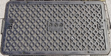 KVH TELECOMマンホール