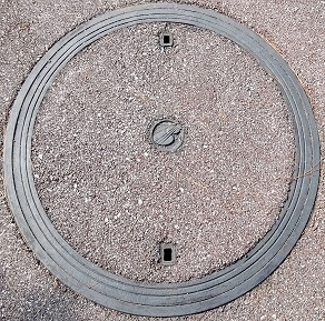 沖縄電力マンホール