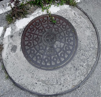 嘉手納町マンホール