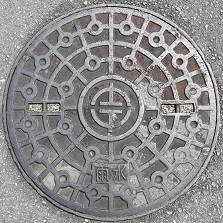 嘉手納町マンホール