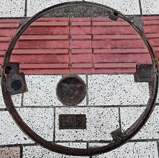 嘉手納町マンホール