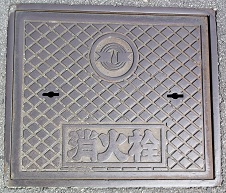 ���O�͓암������ƒc���ΐ�