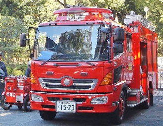 横浜市消防車