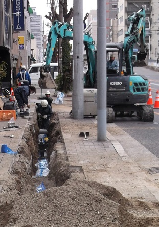 大阪市マンホール水道管取替工事