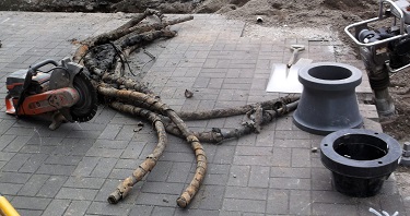 大阪市マンホール水道管取替工事