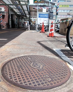 神戸市交通局マンホール