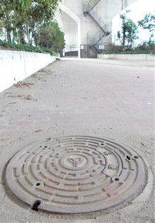 阪神高速マンホール