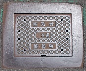 �\������C��