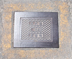 �\������C��