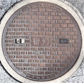 田辺市街灯マンホール