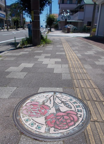 津名町マンホール