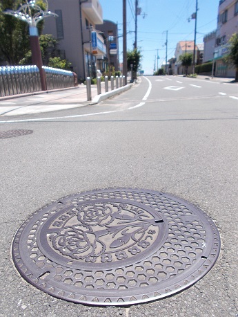 津名町マンホール