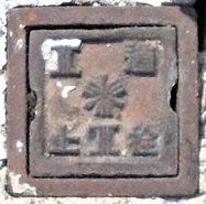 ��s�~����