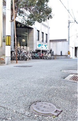 �z�{�s������