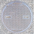 松原市(左)マンホール