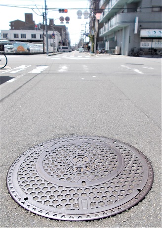 ���s���D����