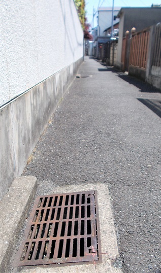 �z�{�s���a�W