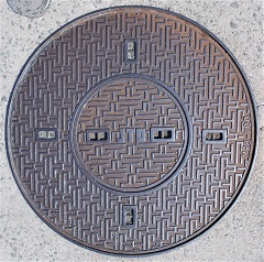 三田市油槽マンホール