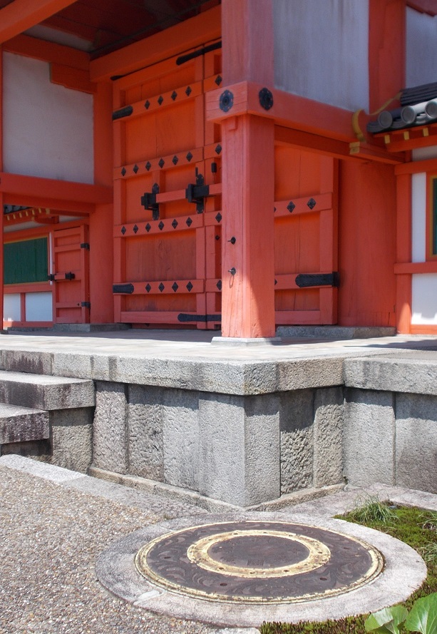 京都・三十三間堂マンホール