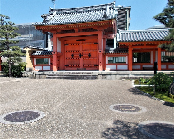京都・三十三間堂マンホール