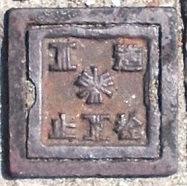 ��s�~����