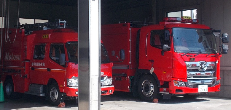 �{�������h������