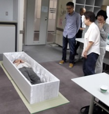 入棺体験